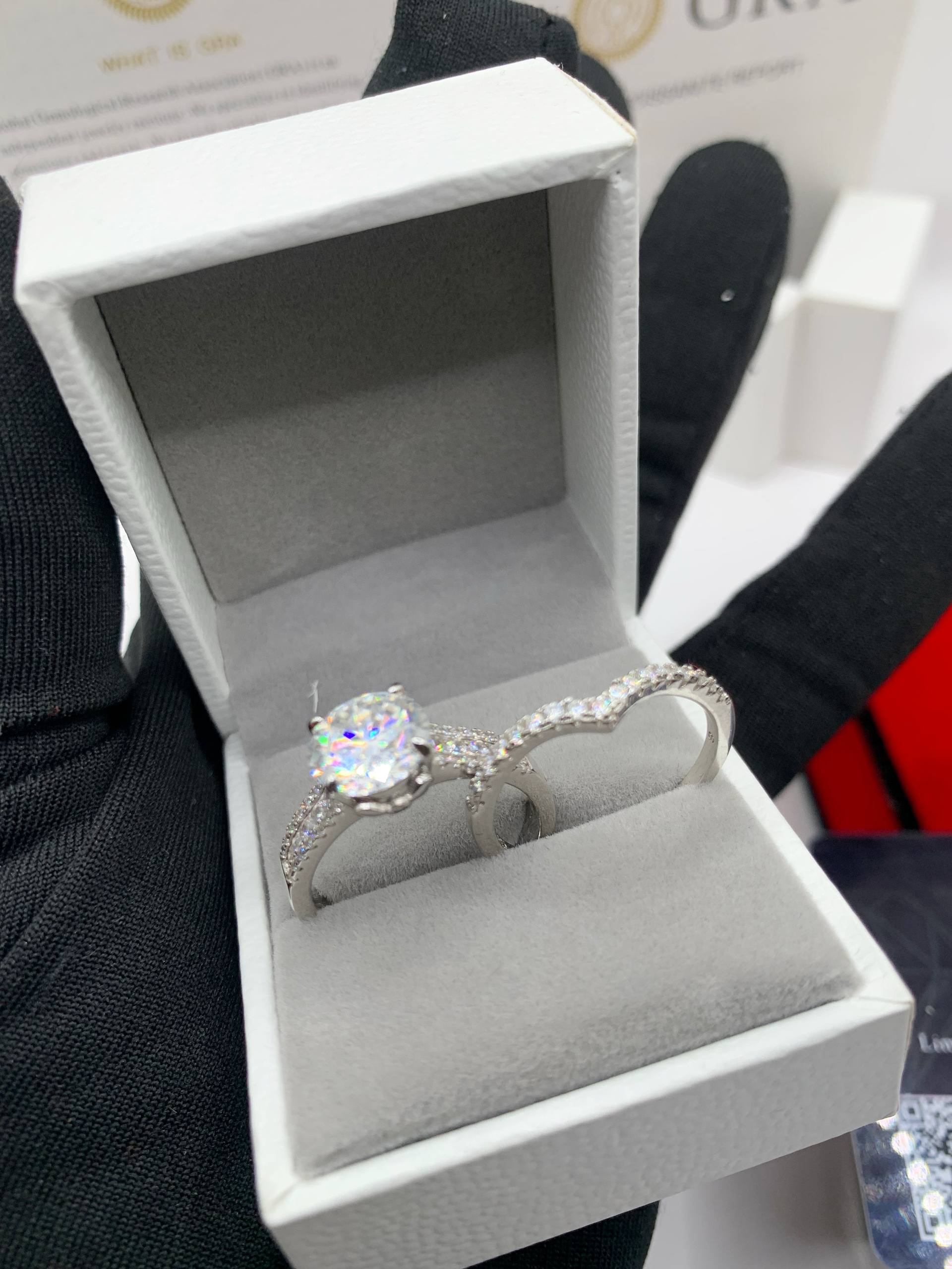 VVS Moissanite Engagement & Wedding Ring Set