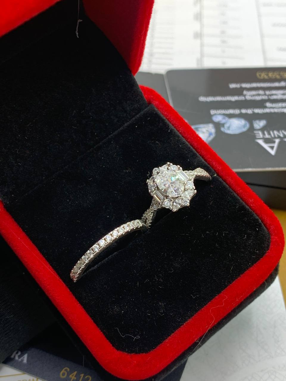 VVS Moissanite Diamond Ring