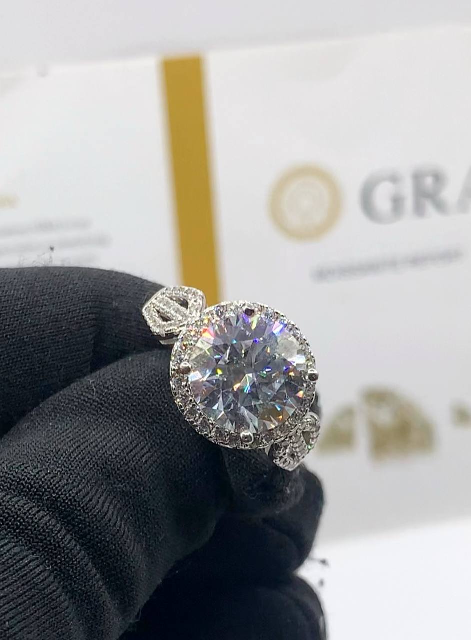 VVS Moissanite Engagement Ring